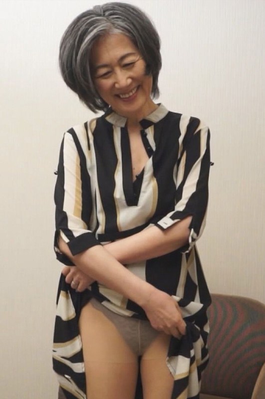 上品な顔してドスケベ。電マとチ○ポで絶叫しながらガチアクメ