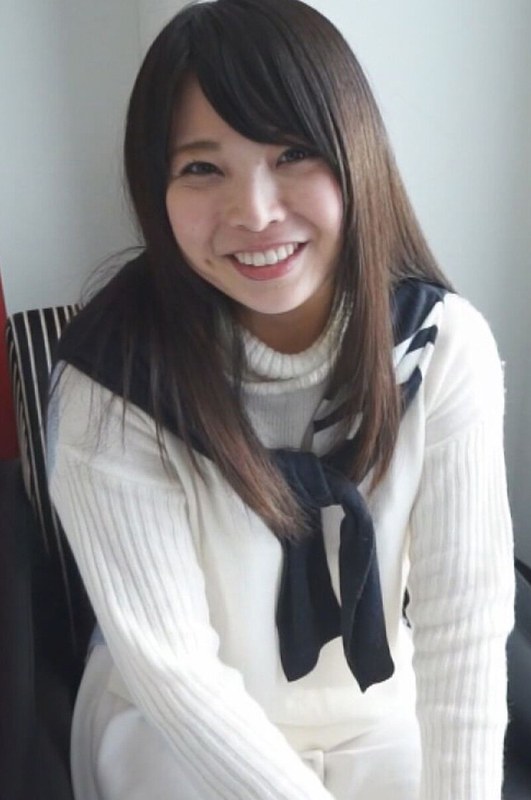 ナンパされて他人棒をブチ込まれるスケベ妻 16